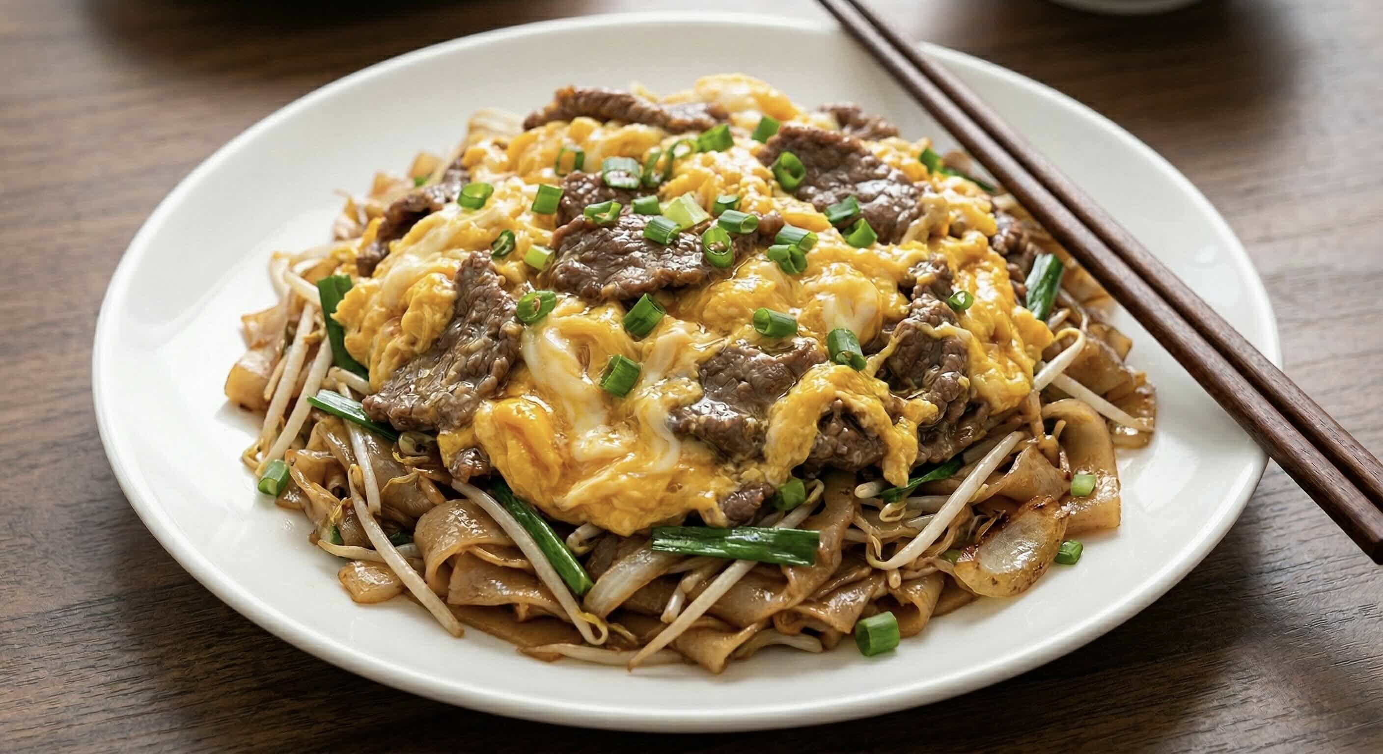 Stir Fried Flat Rice Noodle w/ Beef & Scrambled Egg